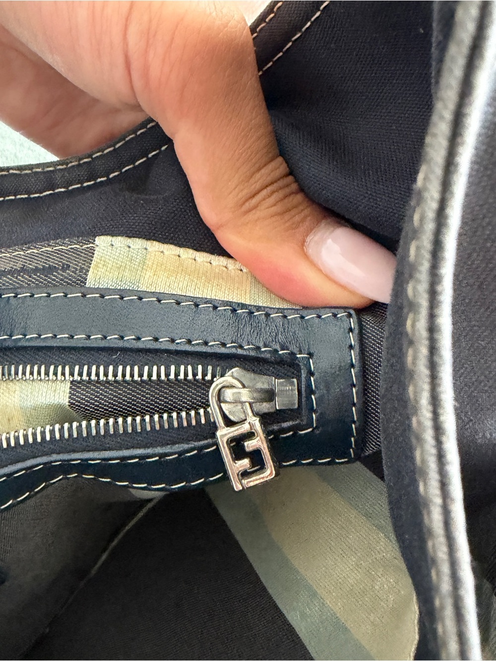Fendi Mama Baguette Shoulder Bag - Picture 11 of 12